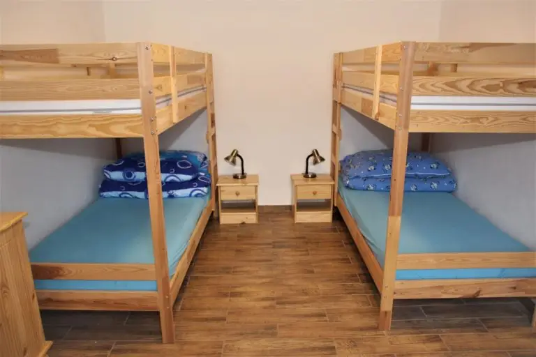 Zadní pokoj se dvěma patrovými postelemi
